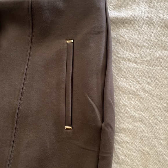 NWT Chico’s Elastic-Waist Slim-Legged Taupe Ankle Trousers Size 12T - Picture 2 of 5